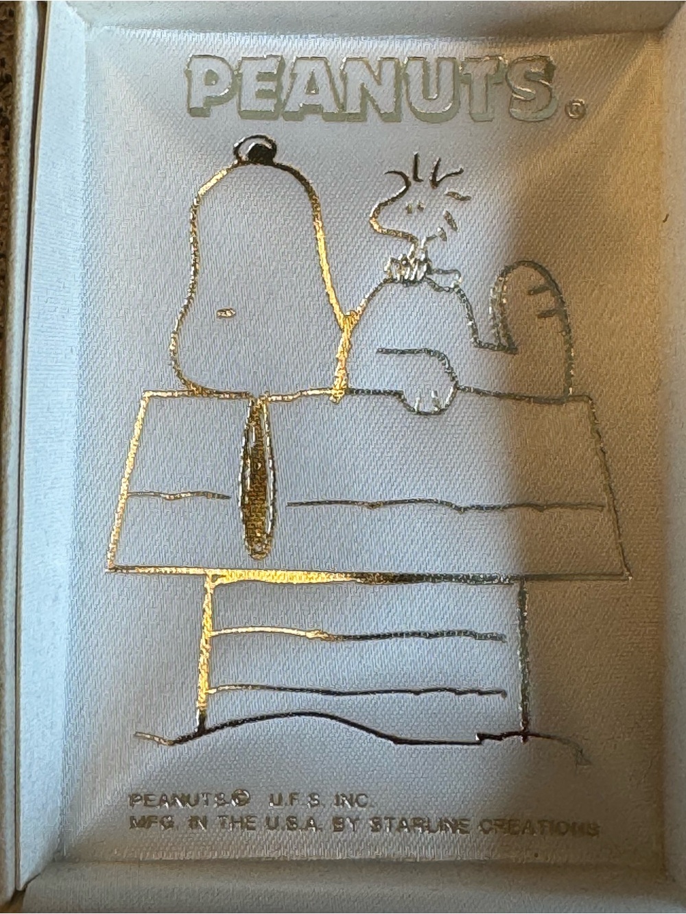 1958 Peanuts Snoopy Holiday Pin in Original Box - Picture 4 of 6